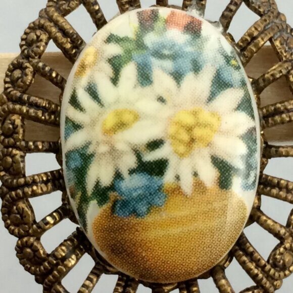 Daisy Flowers Filigree Framed Cabachon Clip On Earrings Oval Cottagecore Granny - Picture 7 of 15